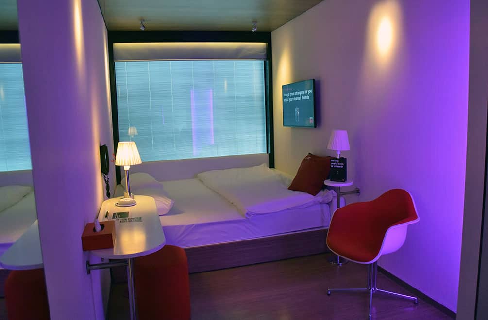 Room at CitizenM Glasgow Hotel
