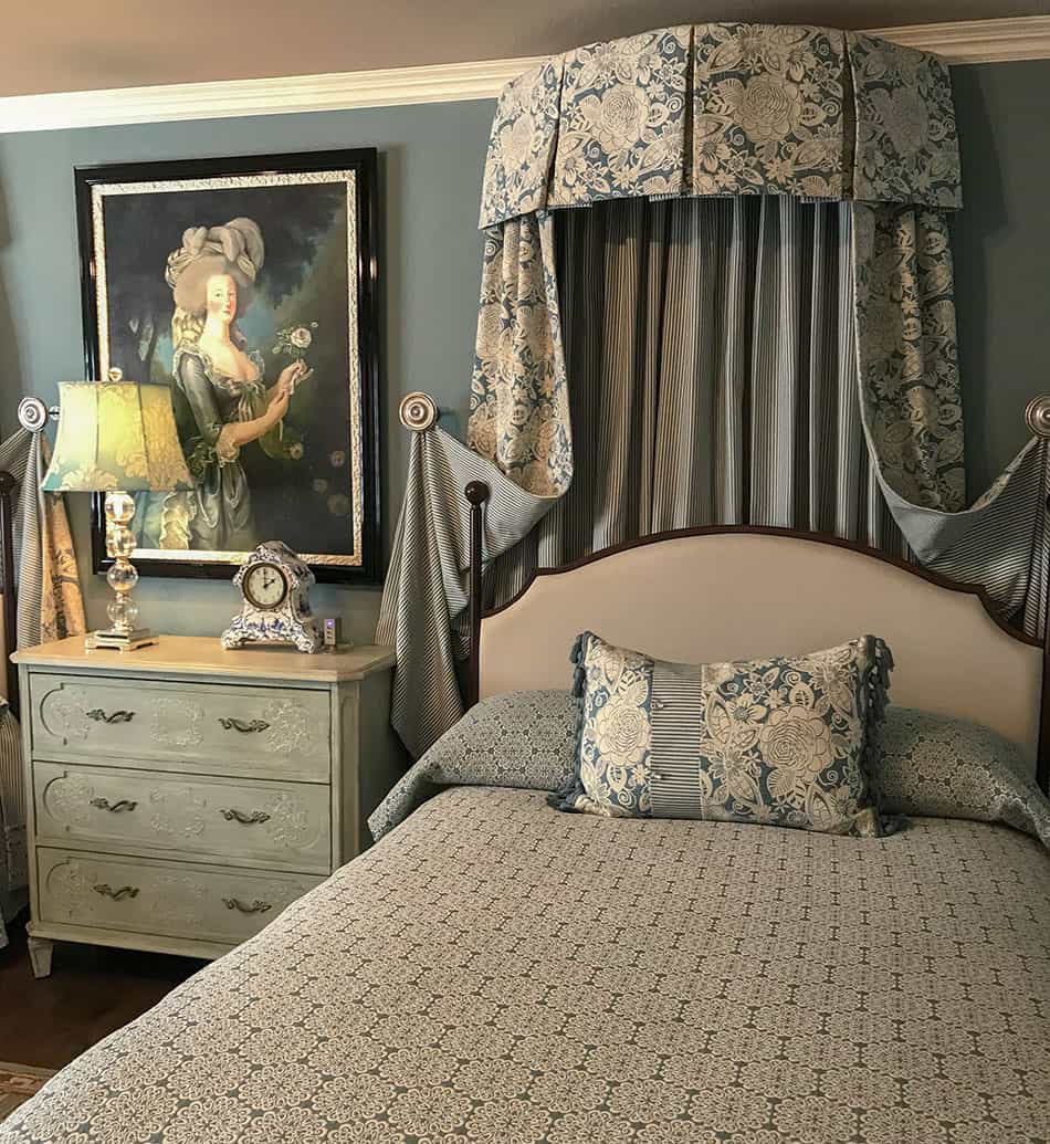 Teal bedroom in the Sarno House
